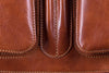 Umhängetasche Leder Braun Front Detailansicht | Dito's Brief