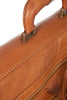 Kleidersack aus braunem Kalbsleder Detailansicht Henkel | Traveller's Suits
